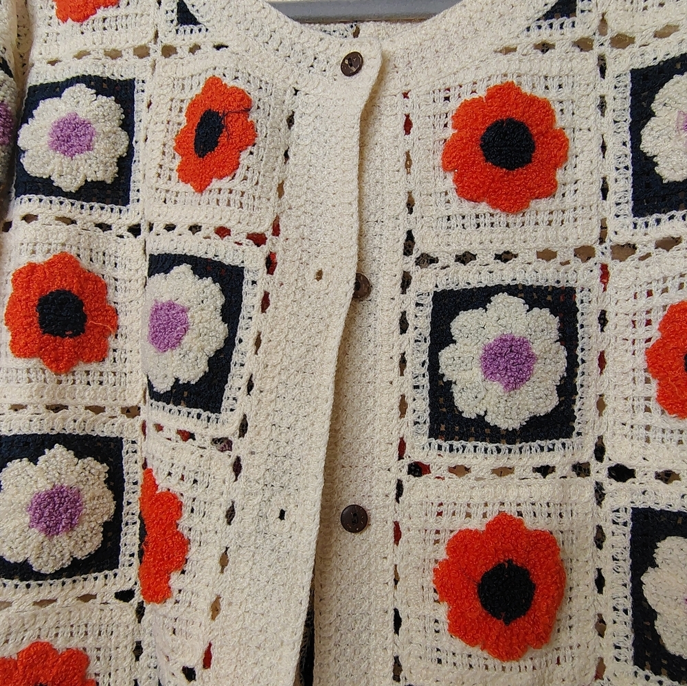 Knit multicolored sweater with front buttons - Picture 5 of 8